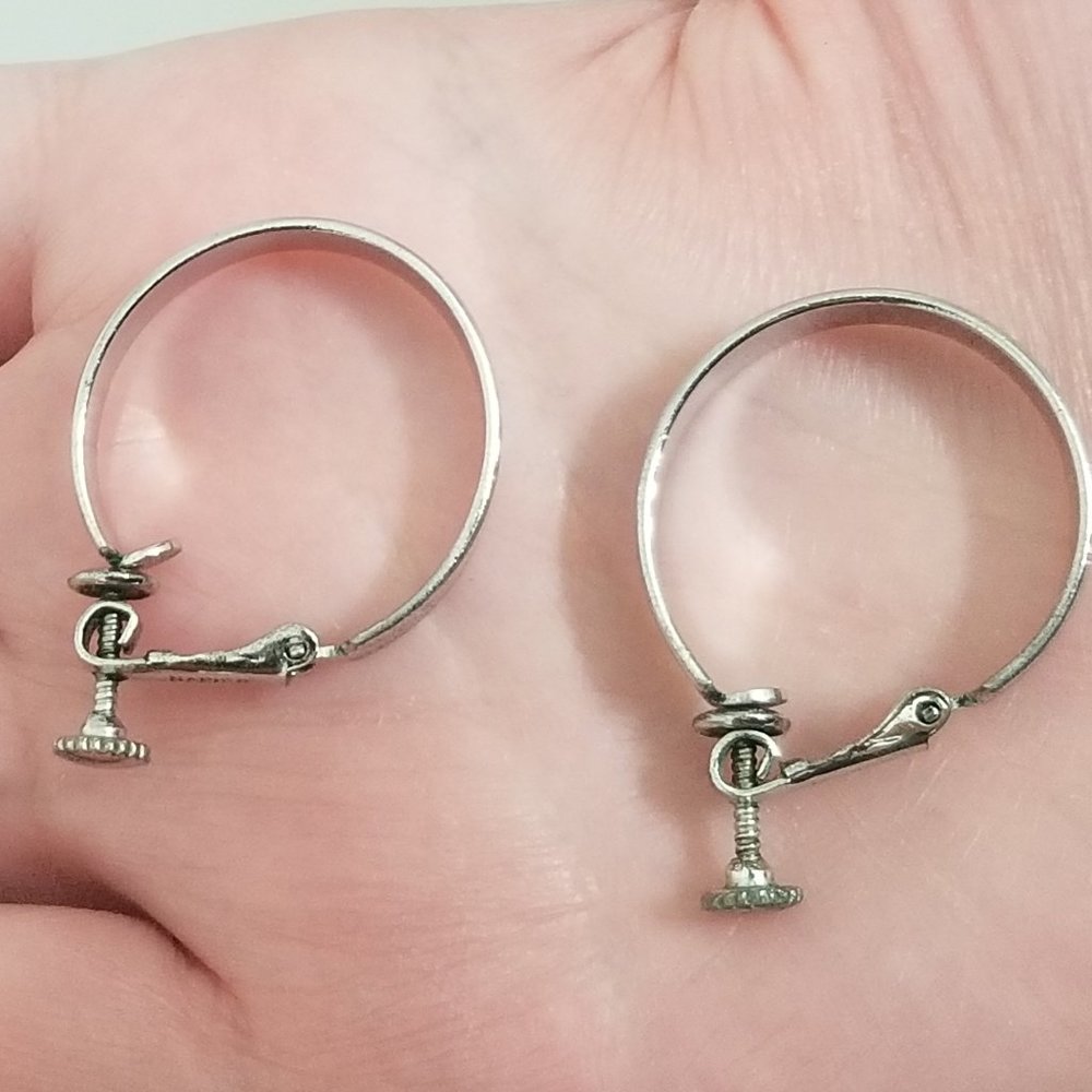 vtg Napier silvertone screwback hoop earrings w hinge - Picture 10 of 13